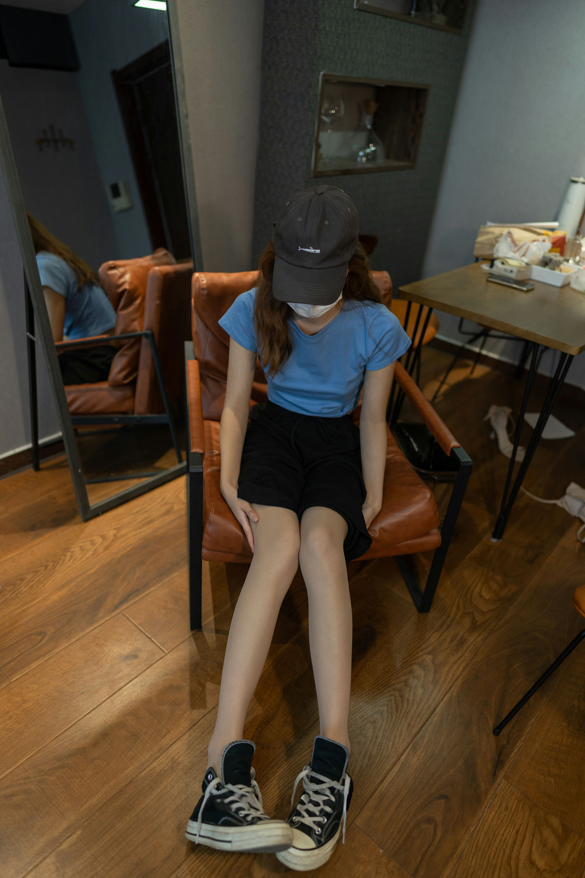 J007-肉丝和帆布鞋