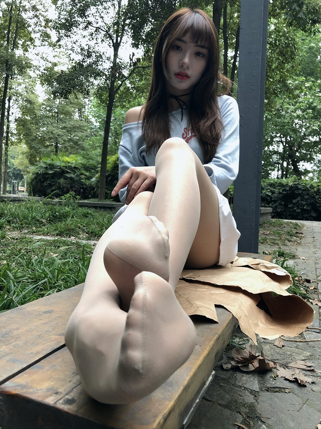 A031-公园长椅上展示肉丝