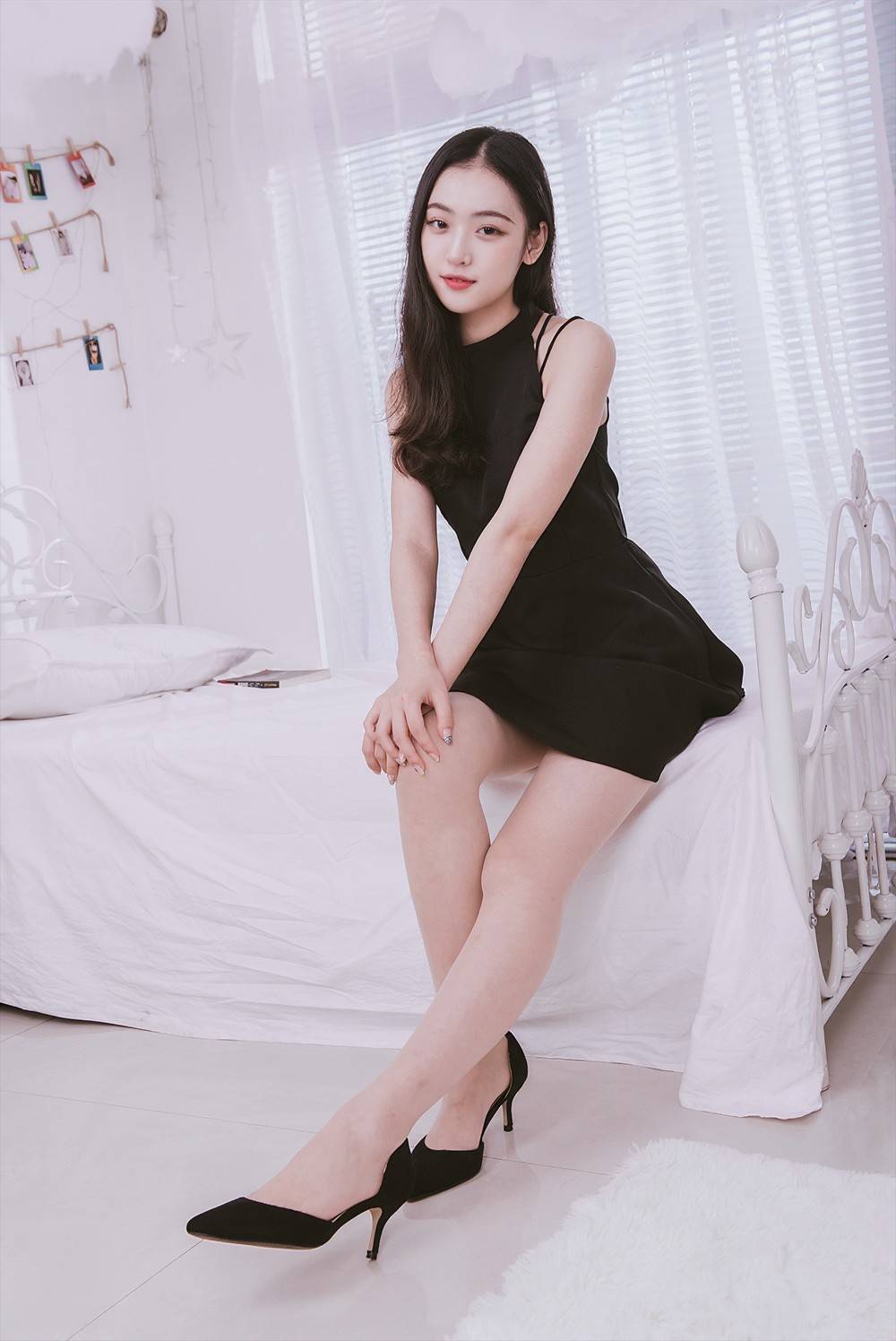 B017-小黑裙少女